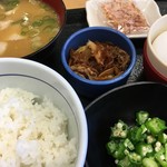 Nakau - 朝まぜごはん牛小鉢とん汁定食