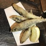 Hakata Motsunabe Sakaba Kaneko Masutarou - メヒカリとは深海魚の一種。
      味付けはシンプルに塩胡椒だけ！