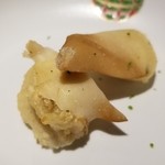 馳走 啐啄一十  - ⑤本ミル貝(愛知県産)の肝塩炭火焼き
      本ミル貝の産卵期は春～秋、旬は春
      本ミル貝の肝は初めて頂きました。
      肝ですが苦味が無くほのかに甘い。