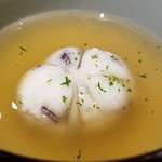 馳走 啐啄一十  - ⑱玉蜀黍と木耳(岡山県産)の真薯、真昆布出汁
      玉蜀黍の甘さ、木耳の穏やかな旨みの真薯
      真昆布に加えていりこ・鯖節・鰹節・あご出汁で取った出汁は透明感があってクリアな旨みが味わえます