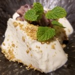 馳走 啐啄一十  - ⑳白胡麻プリン
      モチモチぶるぶるな食感と控えめな甘さ。
      滑らかな口溶け。
      こし餡も溶ける様な円やかさ。
      白胡麻の香りが宴の終演を彩ります。