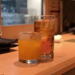 Kaisen Kushiage Makamaka - ミーナのみかん酒、烏龍茶