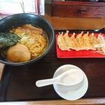 浜太郎 - 2018年8月 Bセット（醤油ラーメン+赤餃子）　880円