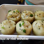 鵬天閣 新館 - お店の横で食べる