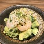 Hakata Tetsunabe Gyouza Hanamaru - 海老とアボカドのワサビ風サラダ