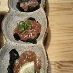 TERU - 酒盗食べ比べ三種 690円 税別 奥から トロ鰹、鰹の酒盗、マグロの酒盗