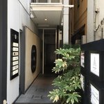 ALLIE - ビルの入口