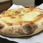 居酒屋呑屋 - チーズたっぷりピザ 耳
