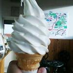 鈴木牧場　売店 - 牛乳ソフトクリーム