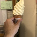 ジェラテリア アクオリーナ - パッションフルーツミルクのジェラートソフト（630円）税込