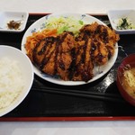 食堂 美味しんぼ - 日替りA定食チキンカツ(ご飯少なめ)