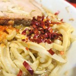 ラーメン二郎 - 粗挽き唐辛子投下～♪