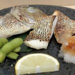 よし春 - 天然めいち鯛の塩焼