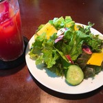 90755679 - 鎌倉野菜サラダとブラッドオレンジジュース