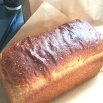 ブリコラージュ ブレッド アンド カンパニー - パンドミ。20180812 680円 540g 1.5斤　焼き立てでハーフカットが難しいということで、1本購入。これが、大正解！　いっぱい食べられた幸せ♡(^○^)　コーヒーRはコスタリカの豆でした。