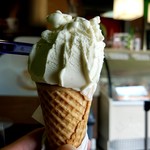 Dolce Frutti Gelateria - ソフトクリーム＄4.25