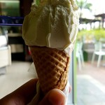 Dolce Frutti Gelateria - ソフトクリーム＄4.25