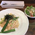 パインツリーカフェ - ランチ　タラコパスタ(サラダ・ドリンク付き)￥1300(＋ケーキだと￥1600)