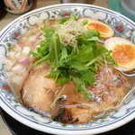 下品なぐらいダシのうまいラーメン屋 - 飛魚だし濃いめそば大盛り