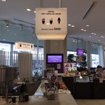 Unir - 一階の入り口入ってすぐに、ウニール。