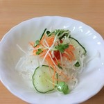 ハラールフードマルハバ - サラダ。