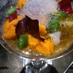 レストラン バカール - 冷製コンソメゼリーのカクテル　利尻の塩水ウニとカリフラワーのムース