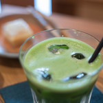 和三盆 恵菓 - "Baccarat（バカラ）"に冷抹茶（ひやしまつちや）