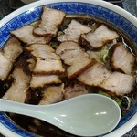 山水亭 - チャーシューメン。下が見えない。