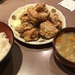 タオ - ちょっと見切れていますが、ご飯と豚汁とセットで・・・。