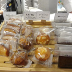 AU GAMIN DE TOKIO table - 昔の焼き菓子コーナー