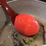麺屋 マイダタ - ピン玉の鮮やかな色