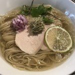らぁ麺やまぐち - 昆布ダシの旨味が出たとろみのあるスープに麺がとても絡みます！！