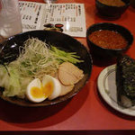 ばくだん屋  - つけ麺本舗 ばくだん屋西新宿店の廣島つけ麺（冷）セット