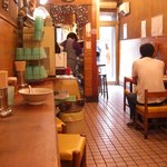 中華そば モリス - 店内もいっしょ。