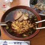 レストラン 古潭荘 - %E3%81%99%E3%82%8A%E9%89%A2%E3%83%A9%E3%83%BC%E3%83%A1%E3%83%B3%EF%BC%88%E3%81%97%E3%82%87%E3%81%86%E6%B2%B9%EF%BC%89%E3%80%81%E9%BA%BA%E3%81%8C2%E7%8E%89%E5%85%A5%E3%81%A3%E3%81%A6900%E5%86%86%E3%80%