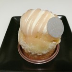 レ・グーテ - さくさくのパイの上に桃のカスタードクリームとフレッシュの桃、モモタル480円