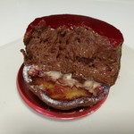 レ・グーテ - ホワッととろけるチョコのシブーストクリームと、ザクッと重厚で香ばしいタルト、甘酸っぱいフランボワーズのハーモニー