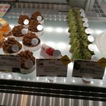 レ・グーテ - 春らしいさくらや、抹茶と玄米茶を使ったケーキなど