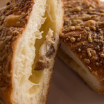 カネルブレッド - ベーコンチーズ断面