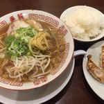 らーめん 香龍 - 白ごはんと餃子3つのセット