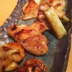 丸屋 - 大山鶏焼き鳥、タレ。わさび漬けで。