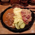 アジト - チキンとキーマの２種盛りカレー