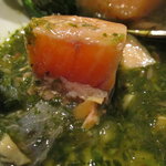 レストラン ビオス - ニジマスの断面（レア状態）