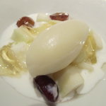 レストラン ビオス - デザート２（マクワウリと地元のヨーグルト、ブドウ添え）