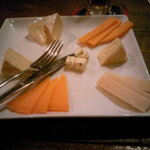 オーパスワン＆メノ モッソ - 「３人前」のチーズ盛り合わせ