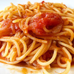 イル・パチョッコーネ・カゼイフィーチョ - 豚ホホ肉ハムのトマトソースのスパゲッティ・アマトリチアーナ　ローマ風