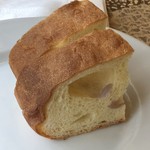 イル・パチョッコーネ・カゼイフィーチョ - お店で焼くフォカッチャ、素朴な美味しさ。