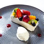 Seasonal fruit sponge cake with Ice cream