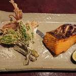 りょうりや 御旅屋 - 蛍烏賊と山菜の天ぷら  時鮭炭火焼き