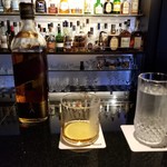 バー アビーロード - ジョニ赤オールド海外向けボトル